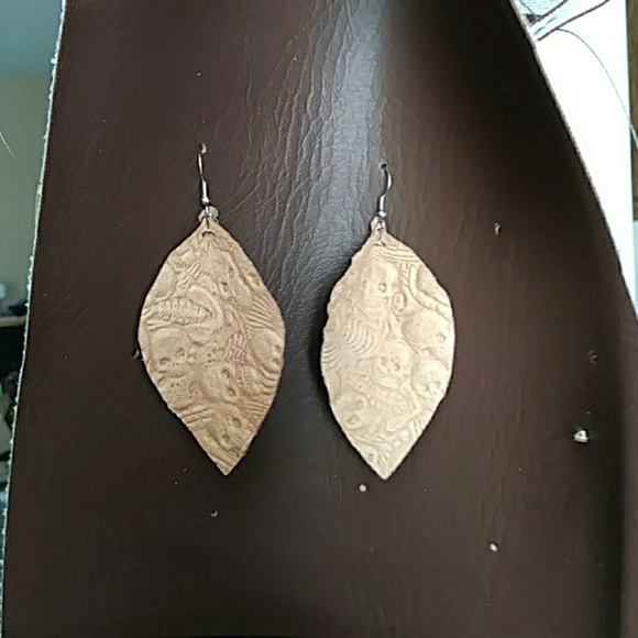 Accessories - Picture 1 of 3